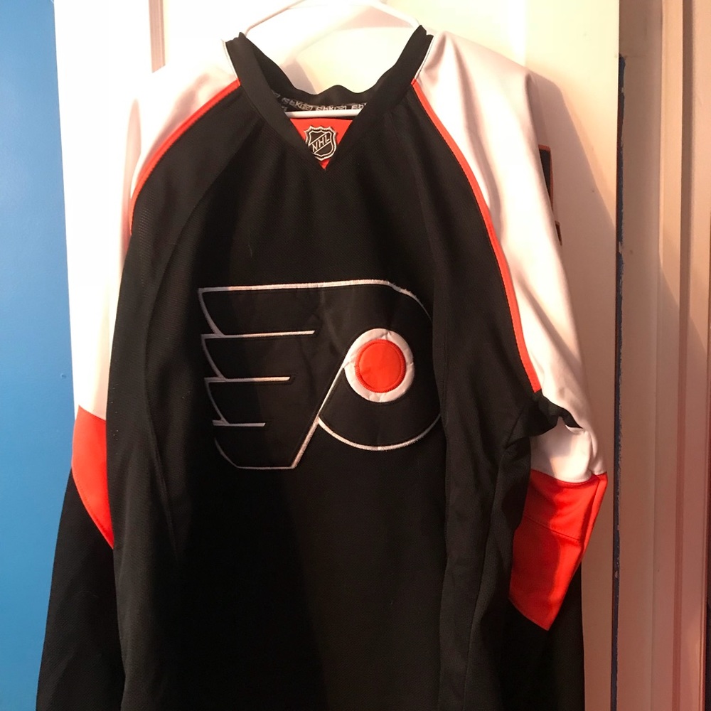 Flyers Jeff Carter jersey 56 is the size.